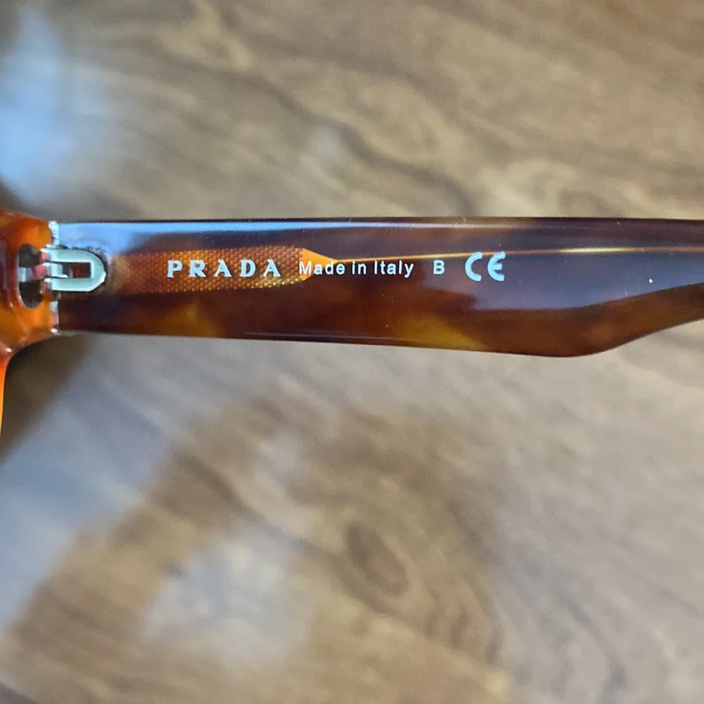Prada sunglasses; tortoise frames; original case and box unisex - Picture 12 of 13